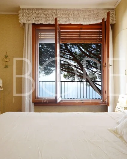 Dormitorio con vistas al mar