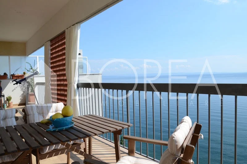 Terraza sobre el mar