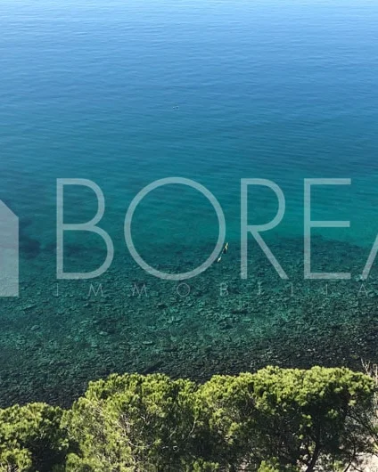 El mar bajo la casa