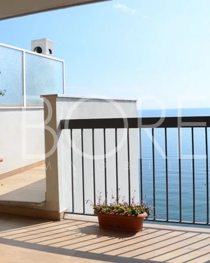 Terraza con vistas al golfo