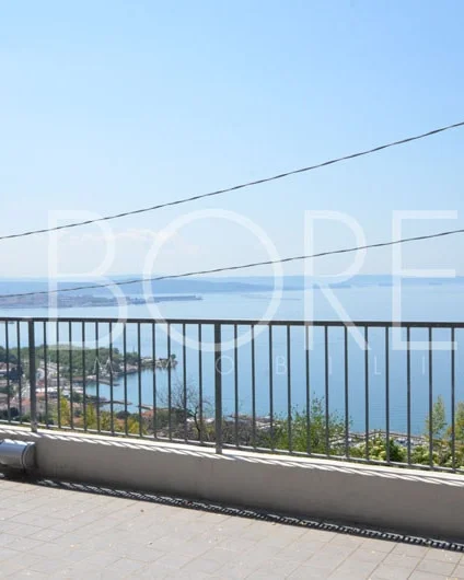 Terraza sobre la costa
