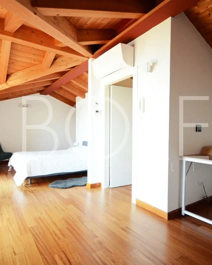 Habitación bajo cubierta