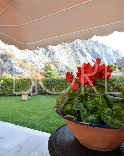 Vista del jardín desde el porche
