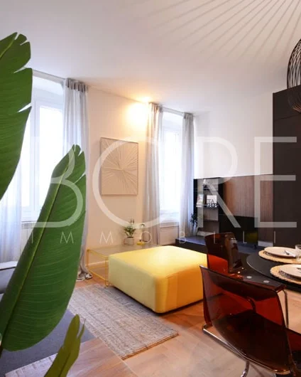 Comedor junto a la ventana