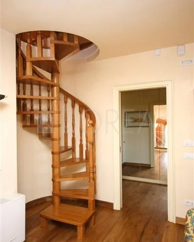 Escalera de caracol de madera